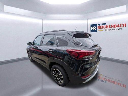 Mosaic Black Metallic 2026 Chevrolet Trailblazer LT