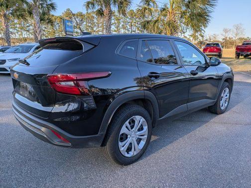 2025 Chevrolet Trax LS