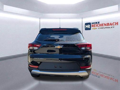 Mosaic Black Metallic 2026 Chevrolet Trailblazer LT
