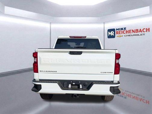 Summit White 2026 Chevrolet Silverado 1500 Custom