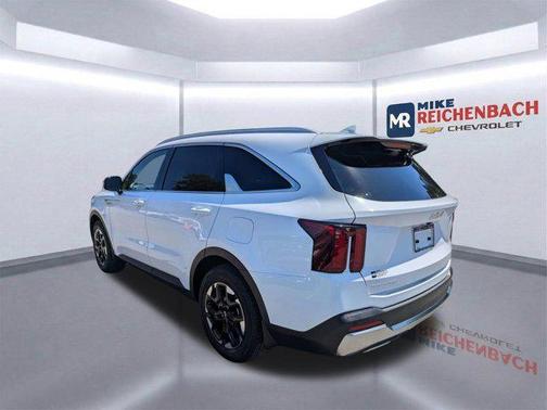 Glacial White Pearl 2025 Kia Sorento S