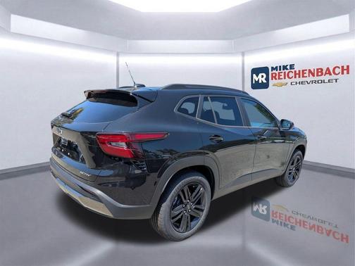 Mosaic Black Metallic 2026 Chevrolet Trax FWD ACTIV