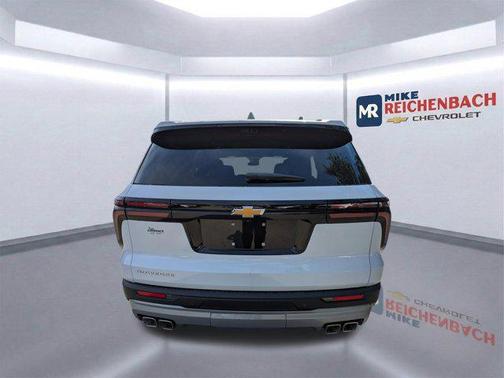 Polar White Tricoat 2026 Chevrolet Traverse LT