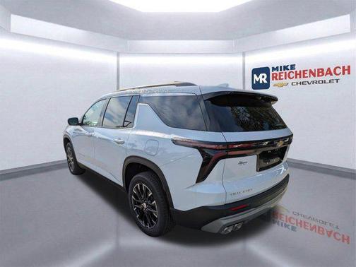 Polar White Tricoat 2026 Chevrolet Traverse LT