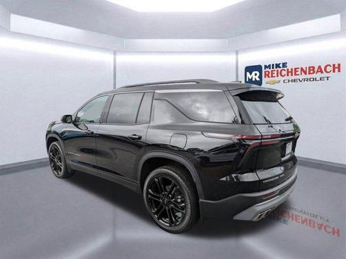 Mosaic Black Metallic 2026 Chevrolet Traverse LT