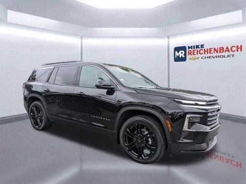 Mosaic Black Metallic 2026 Chevrolet Traverse LT