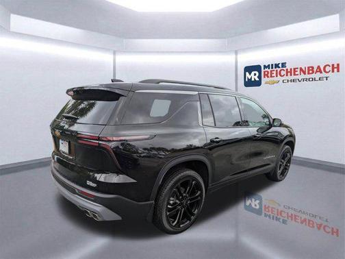 Mosaic Black Metallic 2026 Chevrolet Traverse LT