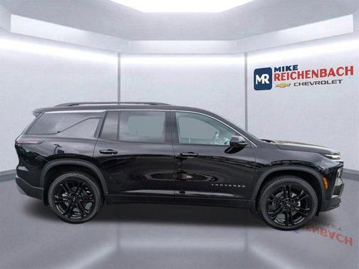Mosaic Black Metallic 2026 Chevrolet Traverse LT