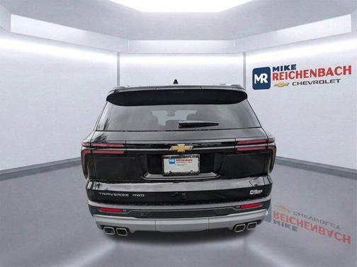 Mosaic Black Metallic 2026 Chevrolet Traverse LT