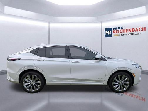 White Frost Tricoat 2024 Buick Envista Avenir FWD