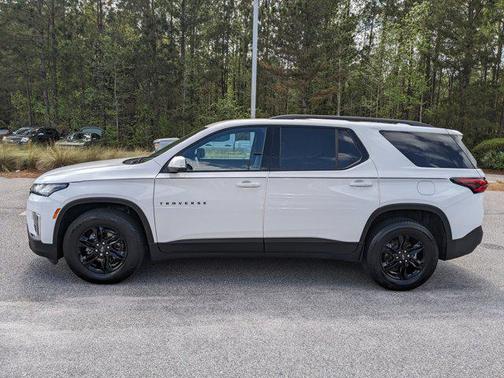 Summit White 2022 Chevrolet Traverse LT Cloth