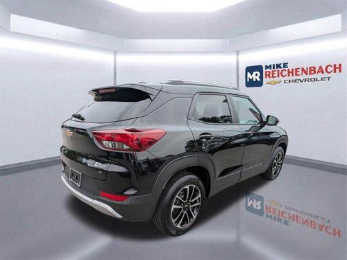 Mosaic Black Metallic 2026 Chevrolet Trailblazer LT