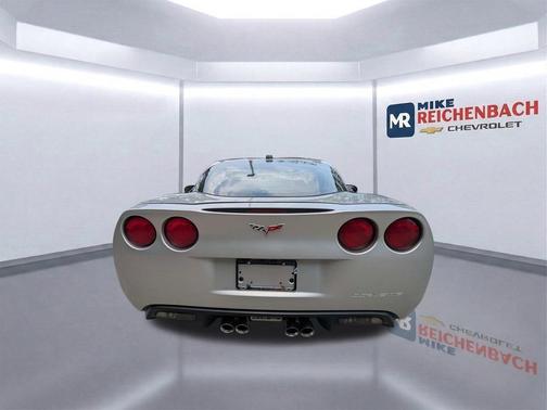 Machine Silver Metallic 2005 Chevrolet Corvette Base