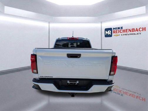 Summit White 2026 Chevrolet Colorado LT