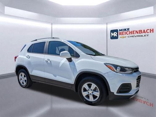 Summit White 2022 Chevrolet Trax LT