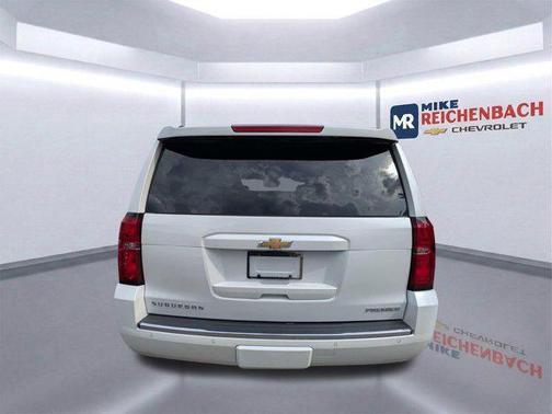 Iridescent Pearl Tricoat 2019 Chevrolet Suburban Premier