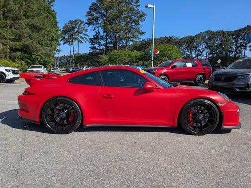 Guards Red 2015 Porsche 911 GT3