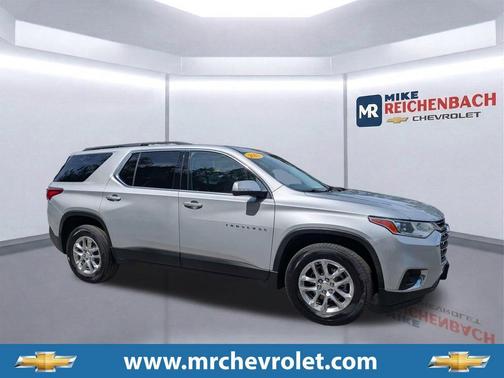 Silver Ice Metallic 2021 Chevrolet Traverse LT Cloth