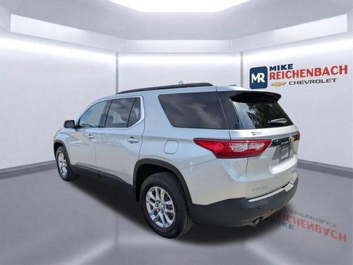 Silver Ice Metallic 2021 Chevrolet Traverse LT Cloth