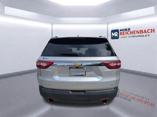 Silver Ice Metallic 2021 Chevrolet Traverse LT Cloth