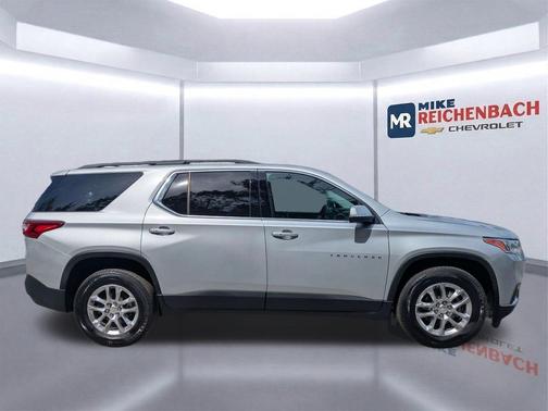 Silver Ice Metallic 2021 Chevrolet Traverse LT Cloth