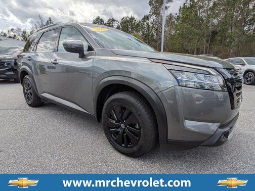 2023 Nissan Pathfinder SL FWD