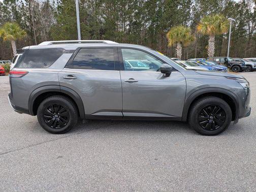 2023 Nissan Pathfinder SL FWD