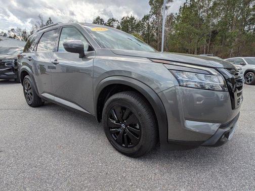 2023 Nissan Pathfinder SL FWD