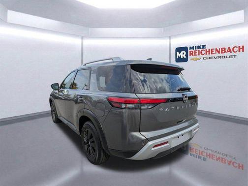 2023 Nissan Pathfinder SL FWD