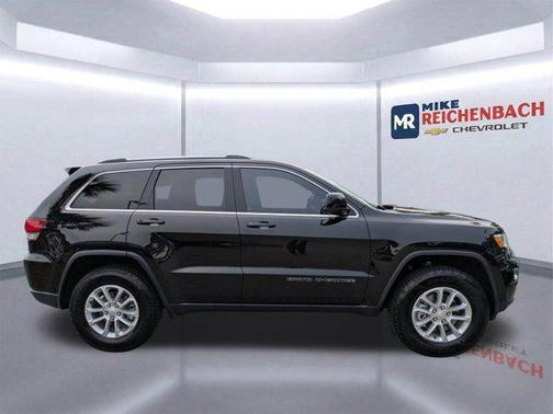 Diamond Black Crystal Pearlcoat 2021 Jeep Grand Cherokee Laredo