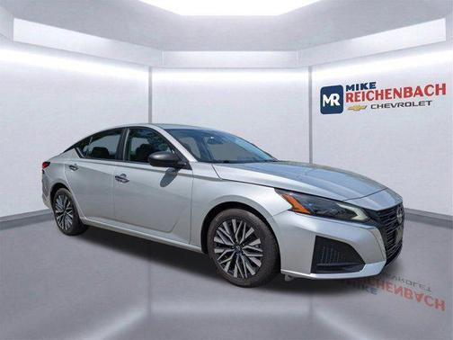 Brilliant Silver Metallic 2024 Nissan Altima 2.5 SV