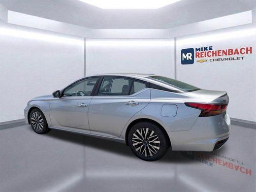 Brilliant Silver Metallic 2024 Nissan Altima 2.5 SV