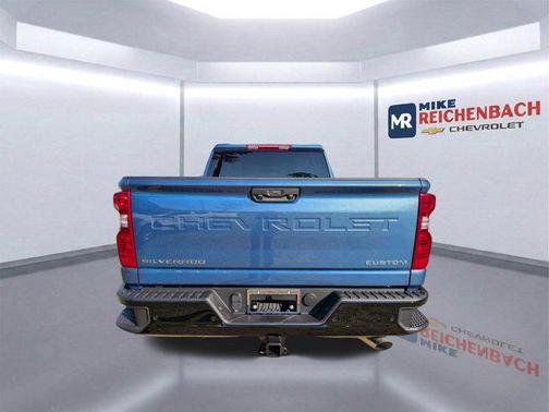 Lakeshore Blue Metallic 2026 Chevrolet Silverado 2500 Custom
