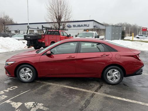 2026 Hyundai ELANTRA SE