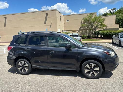 Dark Gray Metallic 2017 Subaru Forester 2.5i Premium