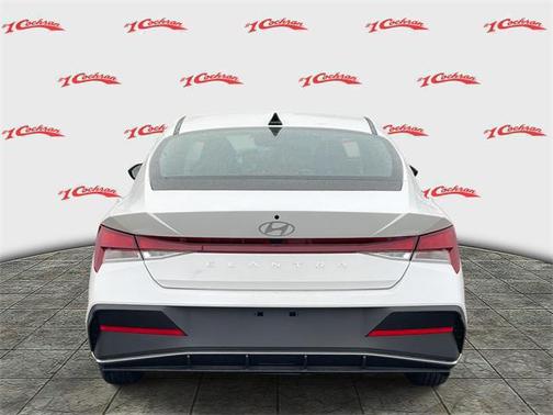 2025 Hyundai ELANTRA SE