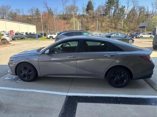 Fluid Metal 2023 Hyundai ELANTRA SEL