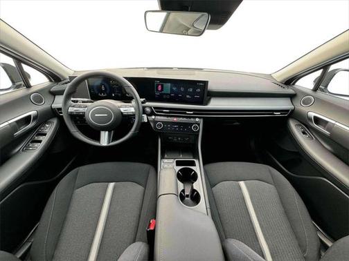 2025 Hyundai SONATA Hybrid SE
