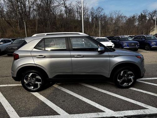 2024 Hyundai VENUE SEL