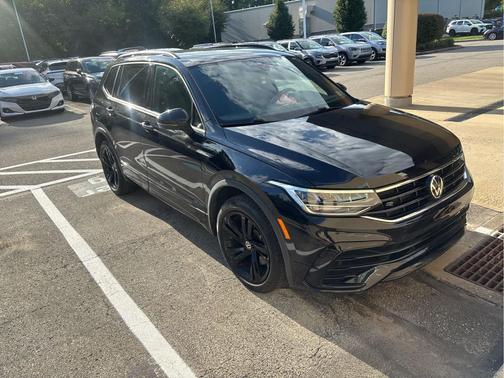 Deep Black Pearl 2023 Volkswagen Tiguan 2.0T SE R-Line Black