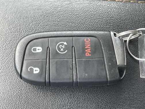 White Clearcoat 2018 Jeep Compass Latitude