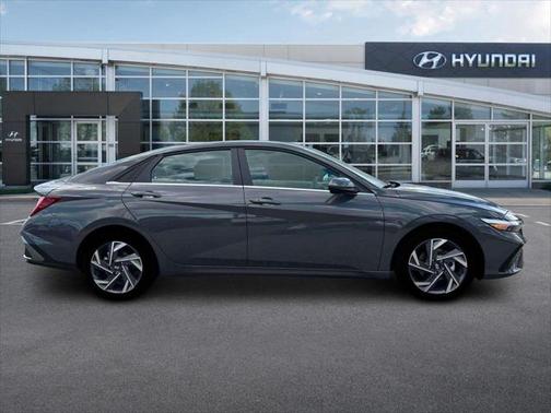2025 Hyundai ELANTRA SEL