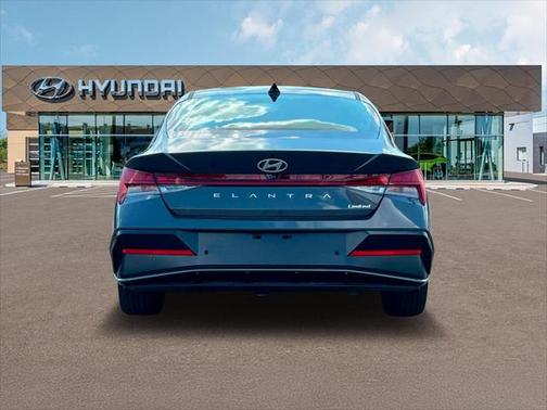 2025 Hyundai ELANTRA Limited