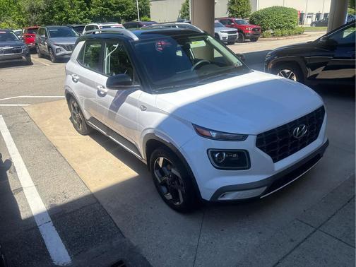 Lunar White 2023 Hyundai VENUE Limited