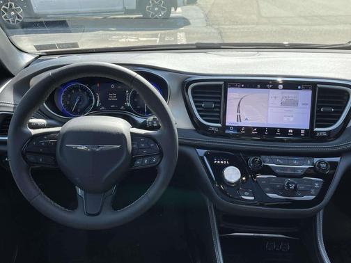Velvet Red Pearlcoat 2023 Chrysler Pacifica Limited