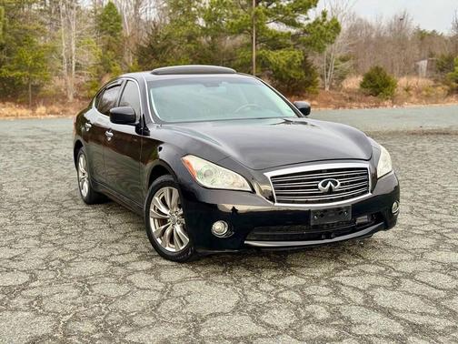 2012 INFINITI M56x Base