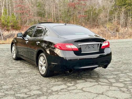 2012 INFINITI M56x Base