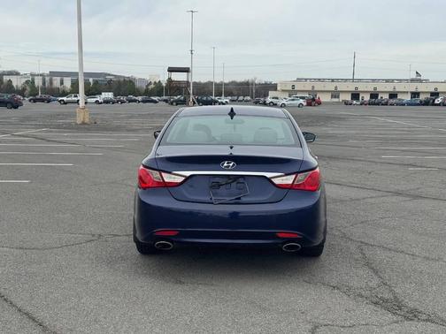 2011 Hyundai SONATA Limited