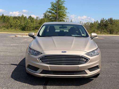 White Gold 2017 Ford Fusion SE