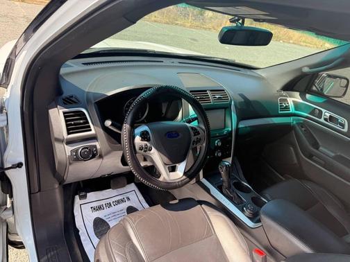 Oxford White 2014 Ford Explorer XLT